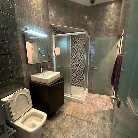 Gazde/Camere de închiriat Larnaka Central Rooms Larnaca